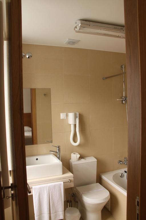 Hotel Zenite Angra do Heroísmo Rom bilde